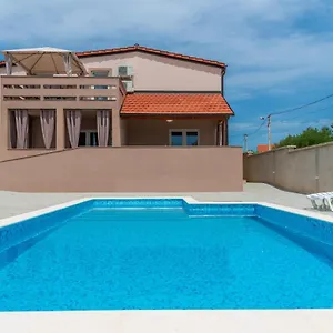 https://apartmani-krak.hotelinzadar.com