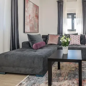 https://apartments-maella.hotelinzadar.com